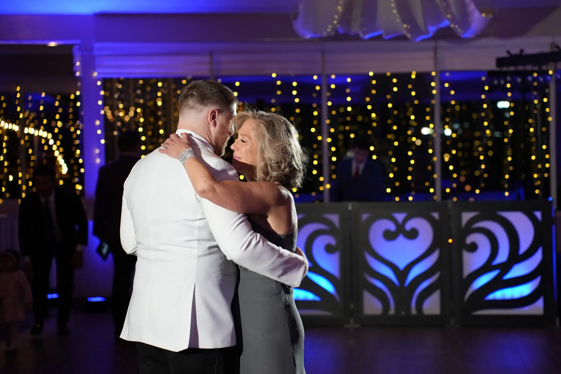 Mother son dance at a wedding